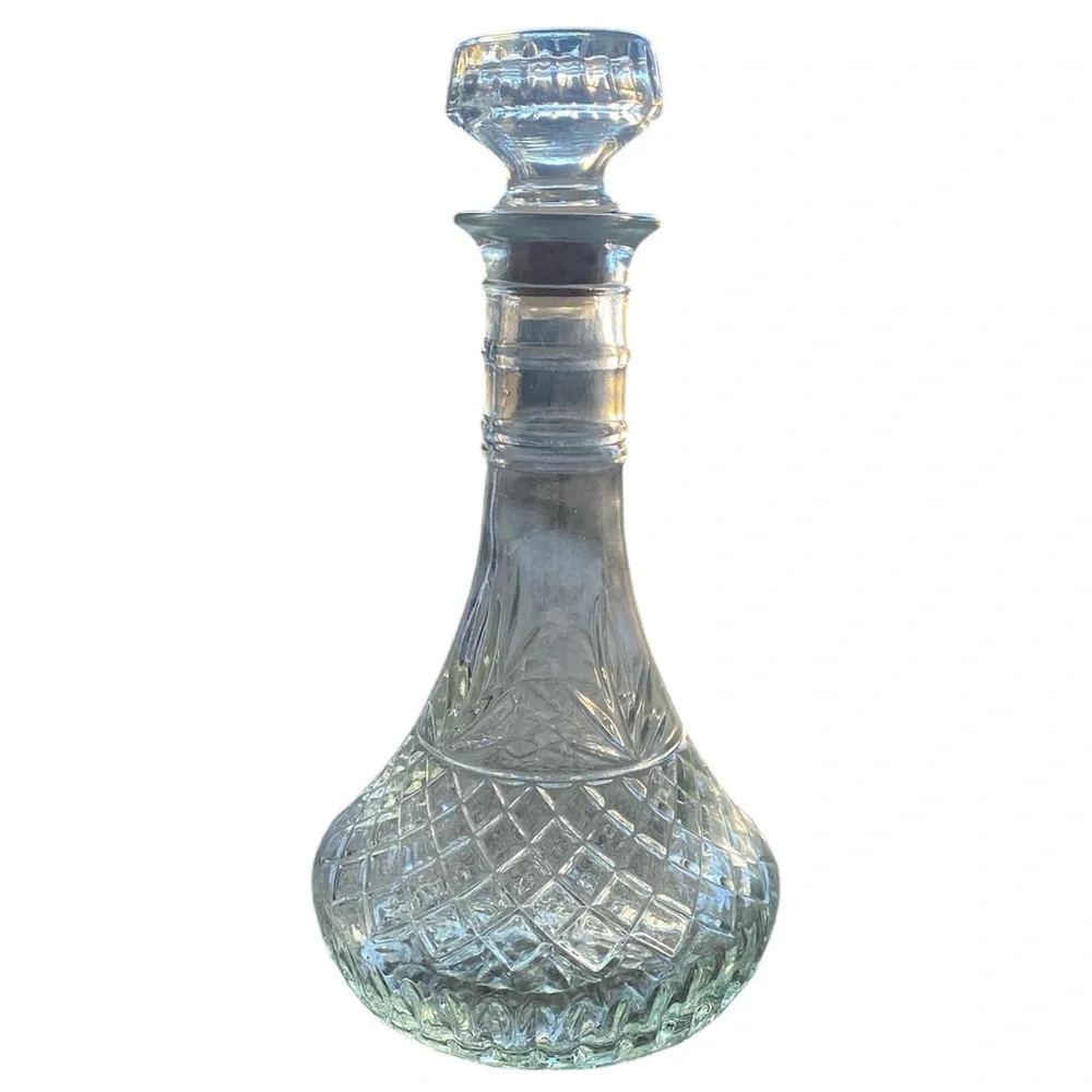 Mogen David Vintage Beautiful Clear Etched Glass Decantur MD 1980-1986
